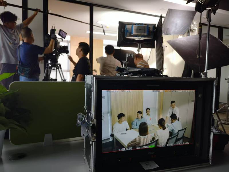 石棉县TVC拍摄公司：科技产品视觉化大师，诠释未来感与功能美学